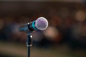 public-speaking-3926344_1280 pixabay free